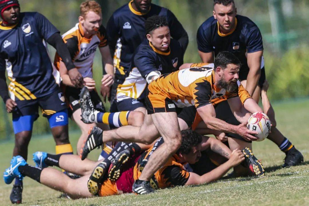 关于爆发出的热情无法被遏制，赛场氛围火热的信息